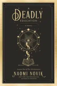 A Deadly Education A Deadly Education עטיפת הספר A Deadly Education מאת Naomi Novik - בית ספר לקוסמים שבו התלמידים נלחמים על חייהם, גיבורה עם כוח להשמיד ערים – וסיפור שמסרב להתחנף...