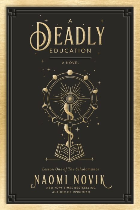 A Deadly Education - Sivi's Books עטיפת הספר A Deadly Education מאת Naomi Novik - בית ספר לקוסמים שבו התלמידים נלחמים על חייהם, גיבורה עם כוח להשמיד ערים – וסיפור שמסרב להתחנף...
