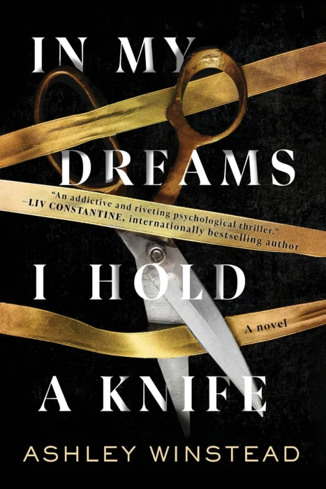 In My Dreams I Hold a Knife - Sivi's Books עטיפת הספר In My Dreams I Hold a Knife מאת Ashley Winstead- רומן מתח אינטליגנטי ומורכב על שישה חברים, סוד אחד ורצח שלא נשכח...