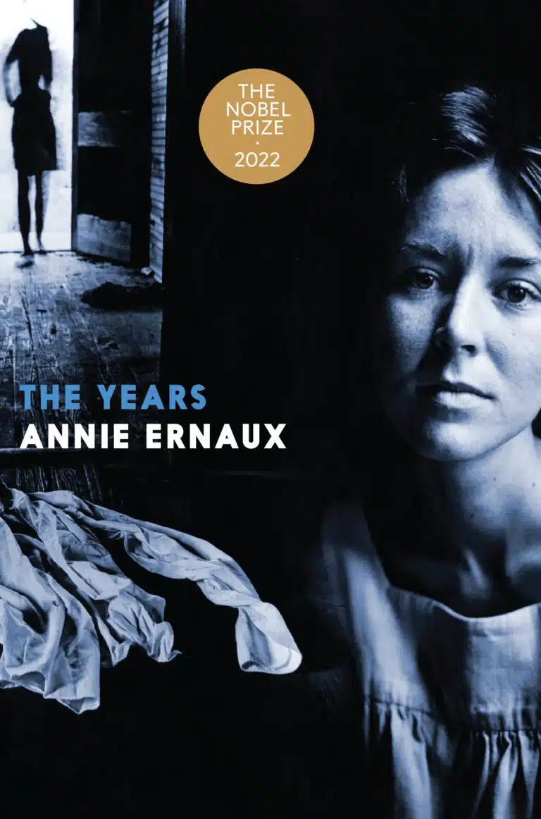 The Years - Sivi's Books The Years עטיפת הספר The Years מאת Annie Ernaux - מה קורה כשהזיכרון מפסיק להיות סיפור והופך לאבק?