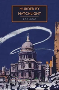 Murder by Matchlight Murder by Matchlight עטיפת הספר Murder by Matchlight מאת E.C.R. Lorac: רצח בבלק־אאוט ותעלומה שלא לגמרי נדלקת