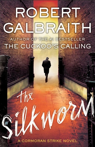 עטיפת הספר The Silkworm מאת Robert Galbraith, הספר השני בסדרת Cormoran Strike, תעלומת רצח בעולם המו״לות הלונדוני, עם סטרייק, רובין, סופרים, עורכים ואגו ספרותי קטלני.
