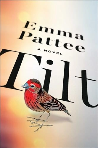 עטיפת הספר Tilt מאת Emma Pattee, רומן על אישה בהריון מתקדם שנקלעת לרעידת אדמה בפורטלנד, פתיחה חזקה ופוטנציאל גדול שנשחק בחזרתיות.